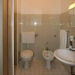 Milano 3s ホテル 3*